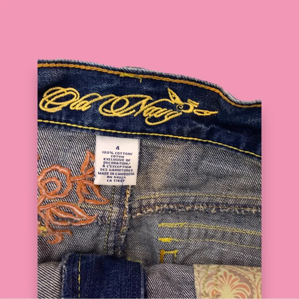 Y2k Jean skirt old navy
Size 4
100% cotton
From summer of 2006 - Picture 5 of 6